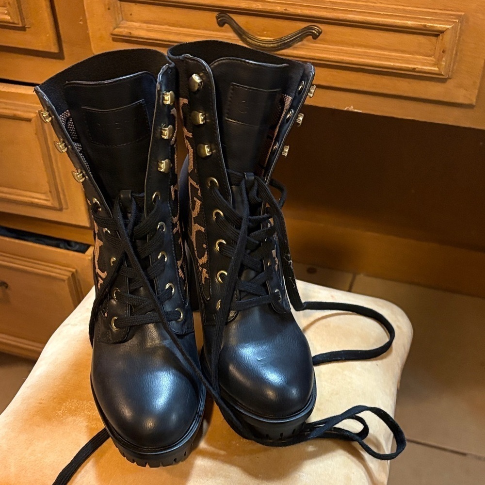 Nwot Guess Black and Brown Lace-Up Boots - Picture 2 of 12